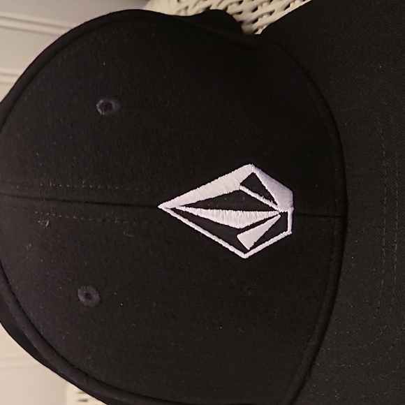 Volcom Hat - Picture 2 of 4